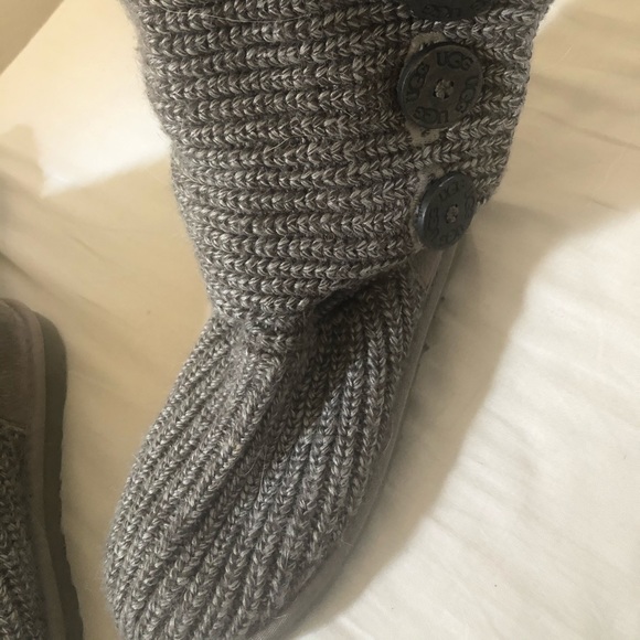 Women’s Ugg Knit Boot   —   Size 6 - Picture 3 of 7
